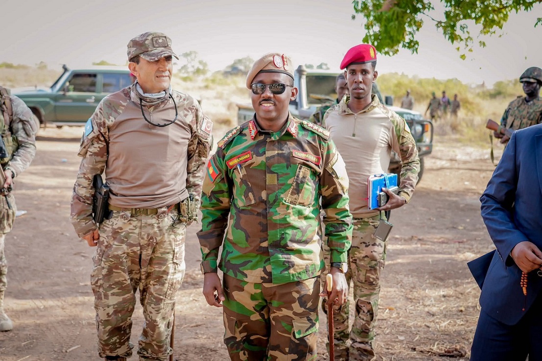 Taliyaha Ciidanka Xoogga Dalka iyo Taliyaha TURKSOM.jpg